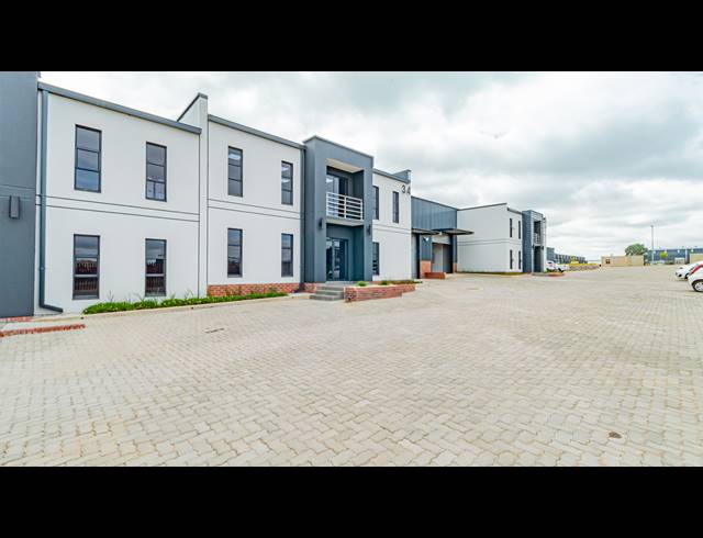 596M² WAREHOUSE FOR SALE IN KNOPJESLAAGTE